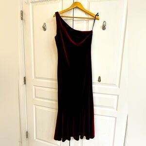 Burgundy velvet one shoulder maxi dress #velvetdress #maxidress Size 9/10
